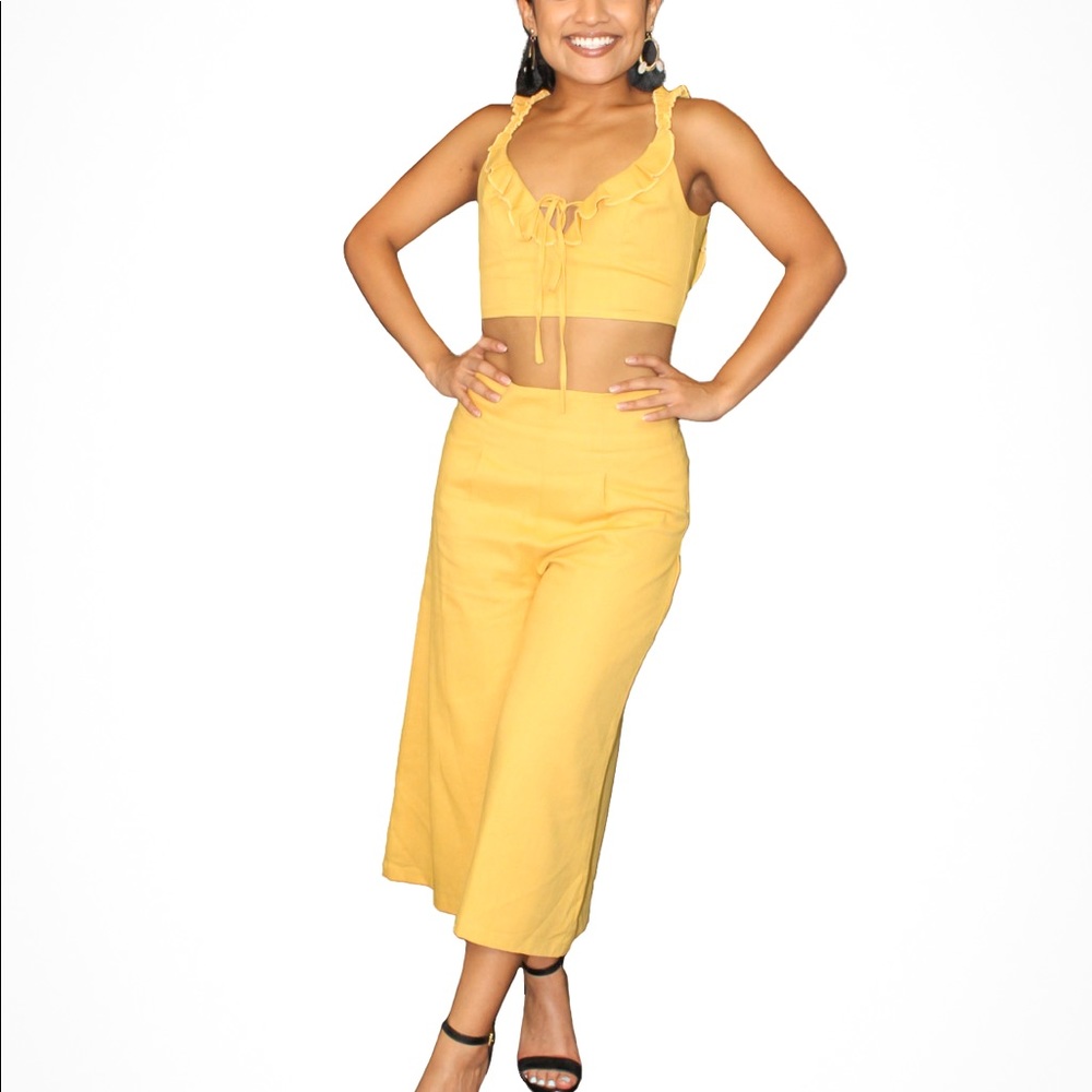 FLUTTER STRAP TIE BACK CROP TOP AND PANTS SET